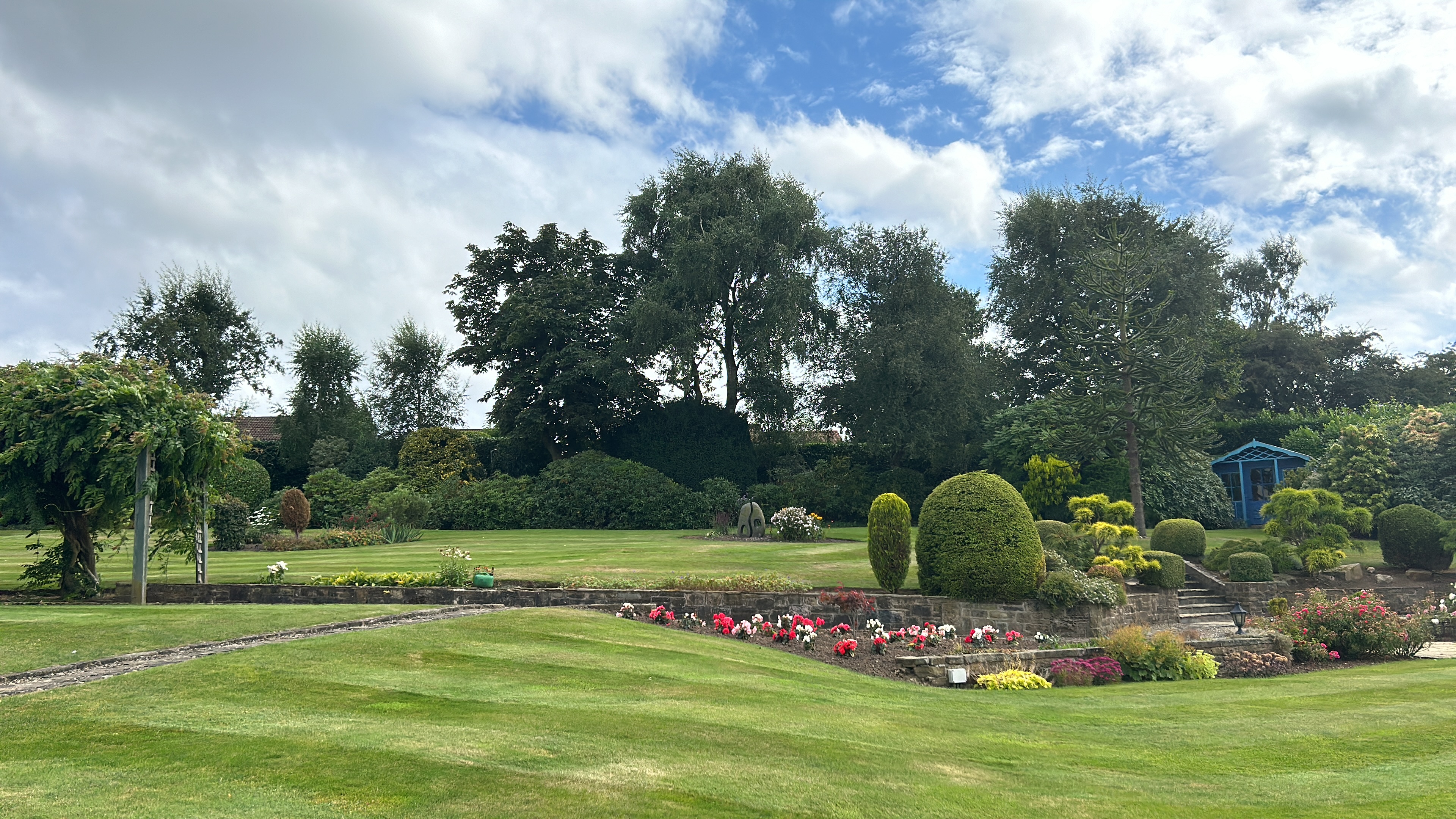 Commercial grounds support